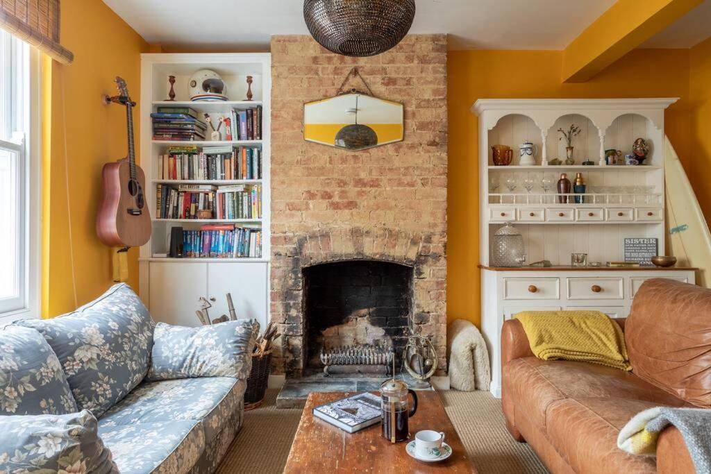 Lovely Central Cambridge Home Exterior photo